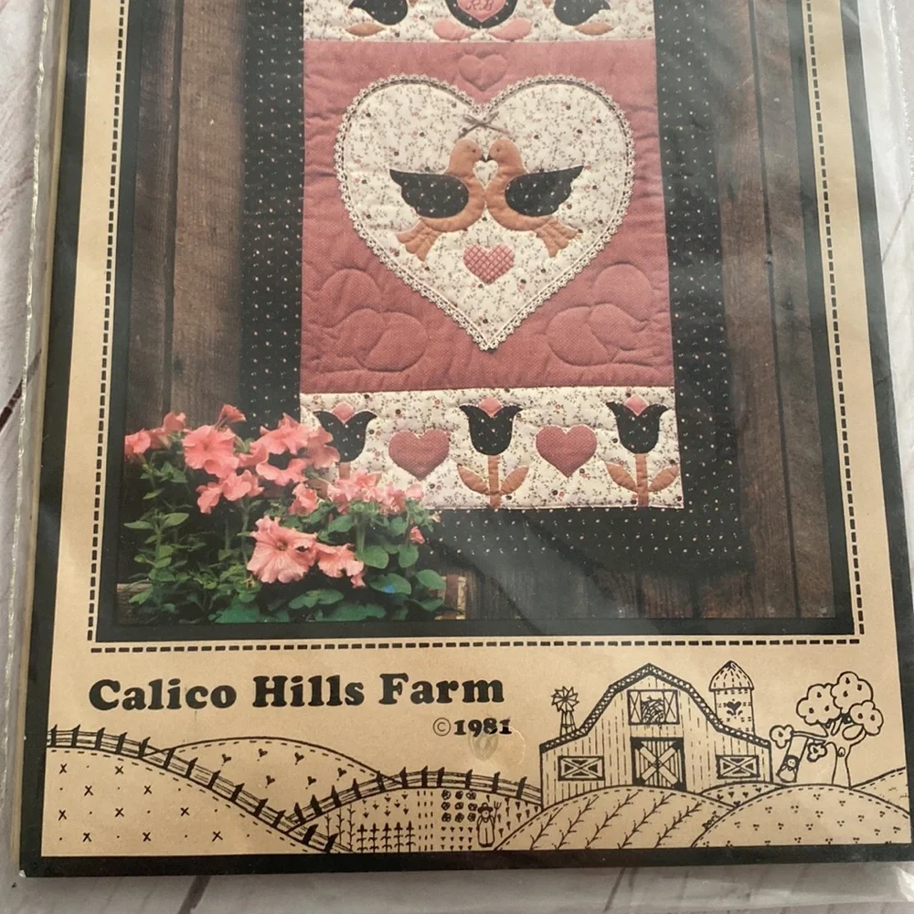 Folk hearts and flowers pattern wall hanging calico hills farm, 1981 folk art